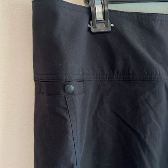 EUC WOMEN’S SIZE 8 BLACK ROYAL ROBBINS DISCOVERY STRIDER NYLON STRETCH SKIRT - Picture 4 of 6